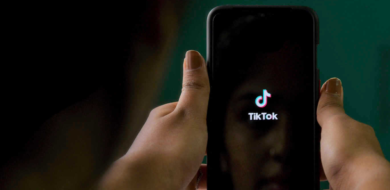 ​​TikTok приостановил стриминг и размещение нового контента в России